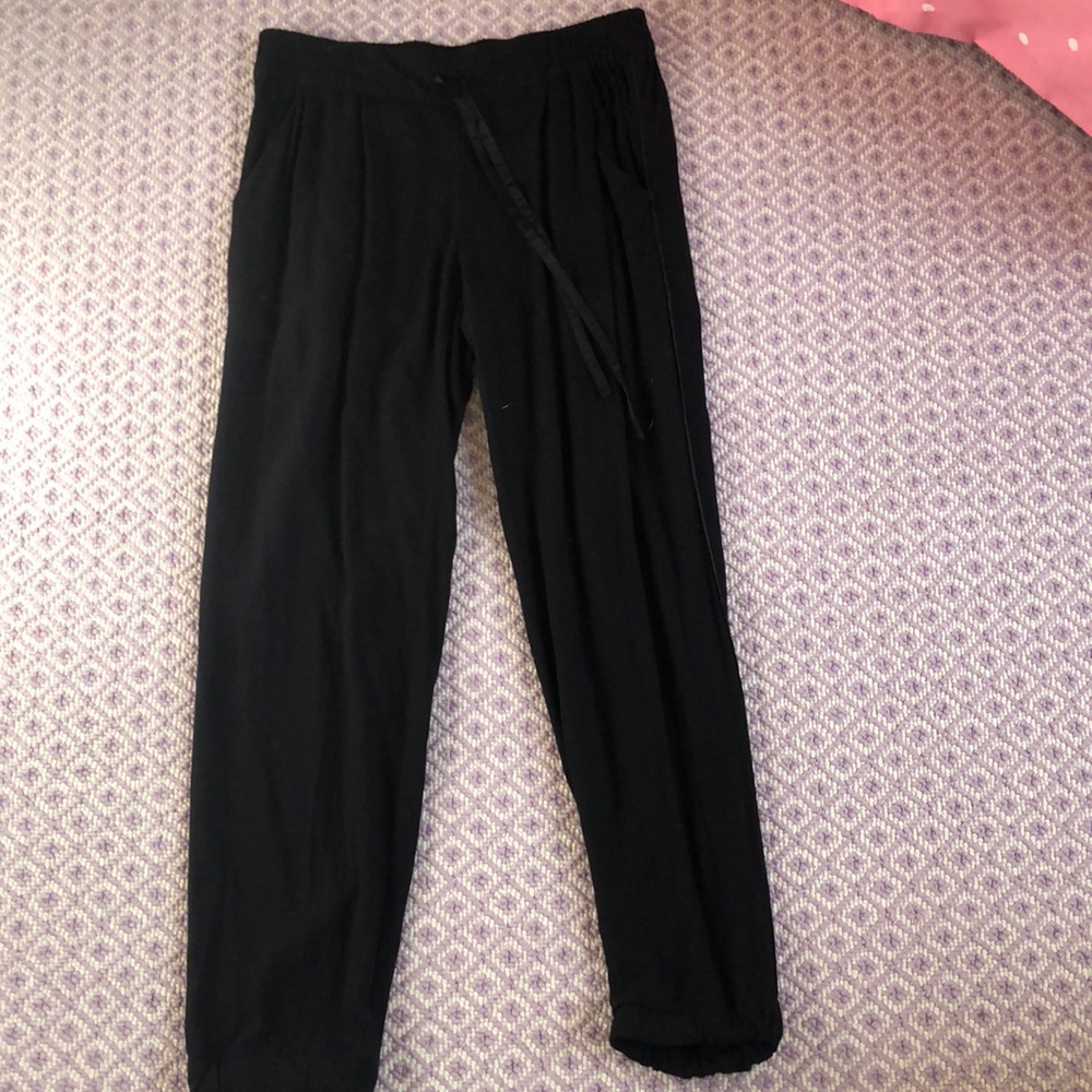 Black Aritzia jogger.   Medium.